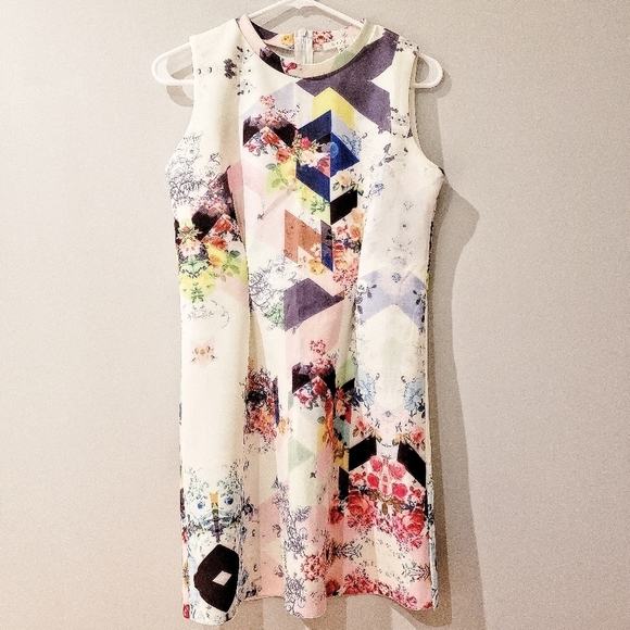 HYPR Dresses & Skirts - HYPR Sleeveless Abstract Colorful Pattern Dress